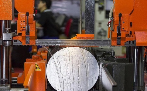 南澳立式金属带锯床切削出现跑带故障解决方法！